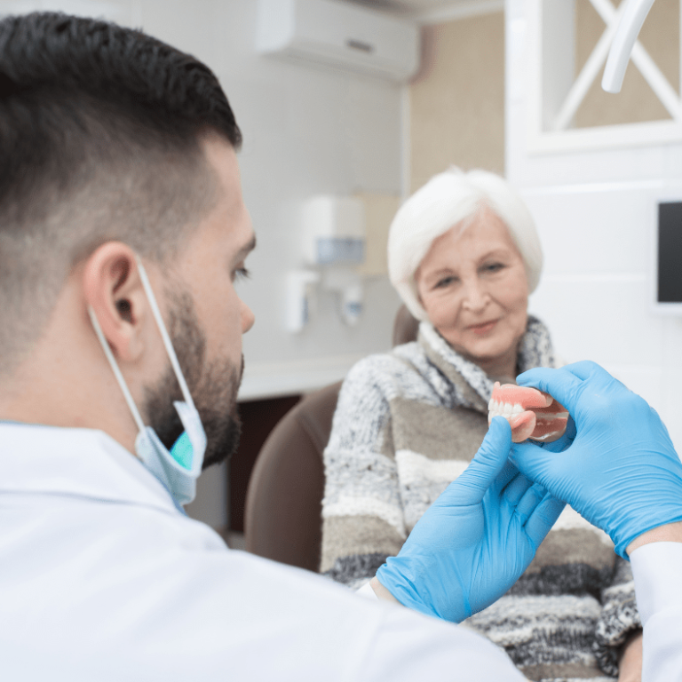 Dentistexplainingdenturespricelisttosenior